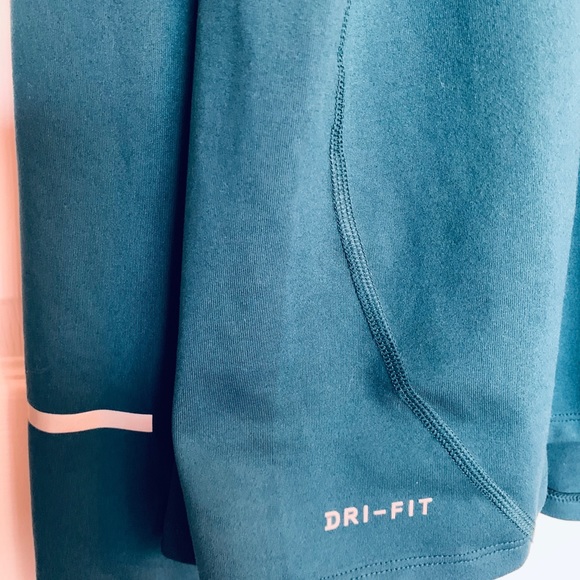 Nike Men’s Running Dri-Fit Shirt Like New🏃 - Picture 6 of 9